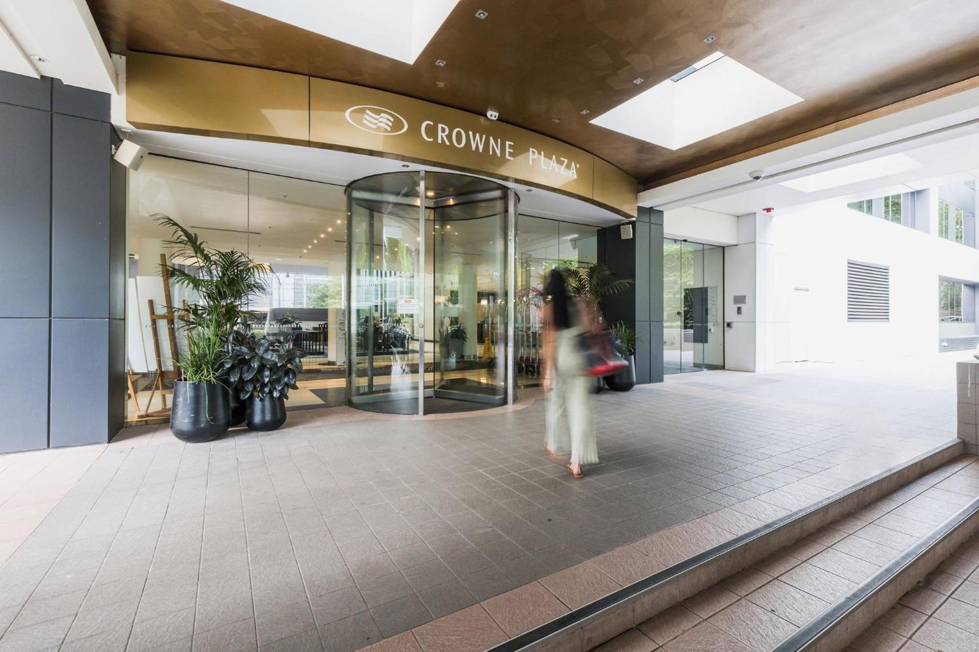 堪培拉皇冠假日酒店 外观 照片
